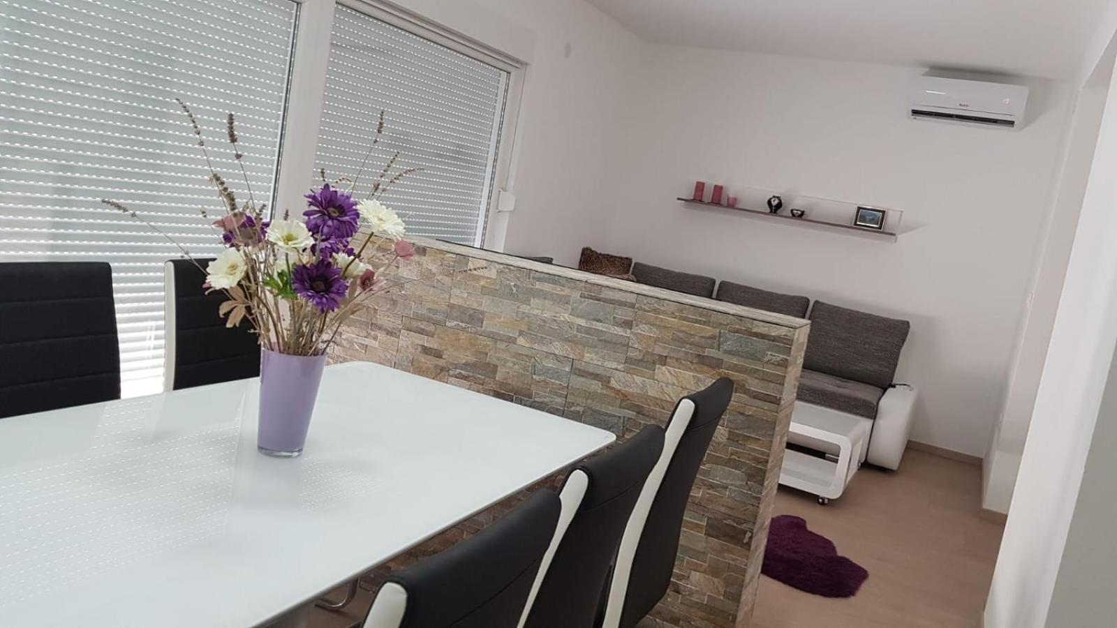 Sandra Apartment *